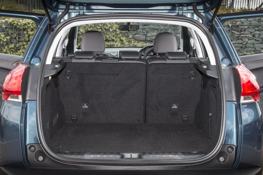  Peugeot 2008 Urban Cross 2015 года  (UK) (фото 4 из 8)